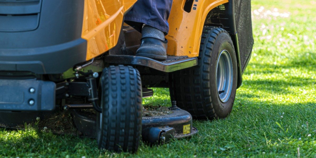 The Best Mowers - Riding Mower Cover - 1200x600 The Best Mowers - Riding Mower Cover